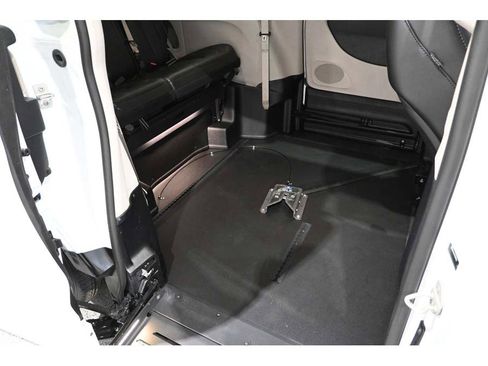 Used 2024 Chrysler Pacifica Touring-L FWD image 18