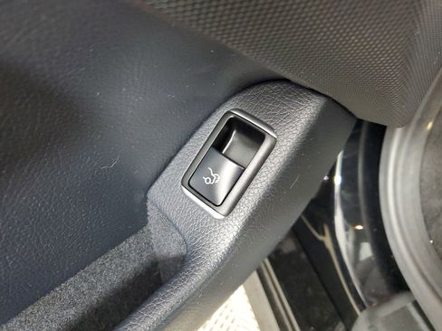 Used 2014 Mercedes-Benz SL 550 image 36