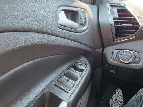 Used 2019 Ford Escape Titanium AWD/4WD image 18