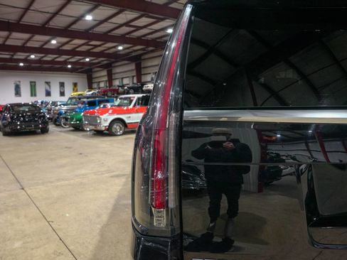 Used 2018 Cadillac Escalade ESV Luxury image 35