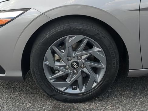 Used 2024 Hyundai Elantra SEL FWD image 10