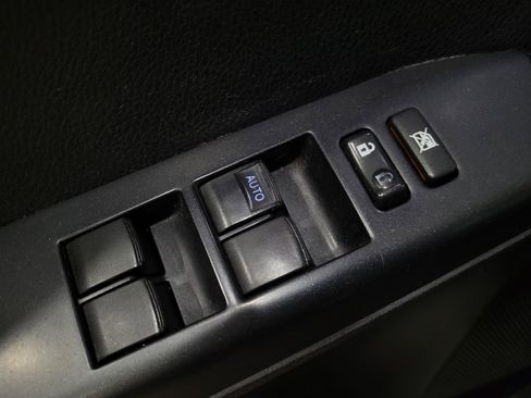 Used 2018 Toyota RAV4 LE FWD image 27