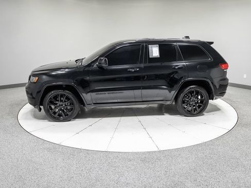 Used 2019 Jeep Grand Cherokee Altitude AWD/4WD image 32