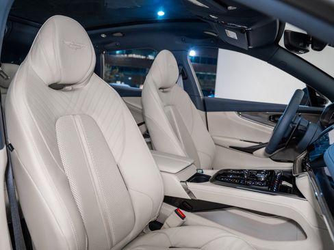 Used 2025 Aston Martin DBX 707 image 22