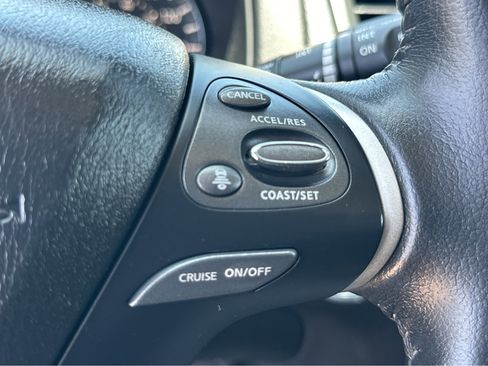 Used 2020 Nissan Pathfinder SV image 22