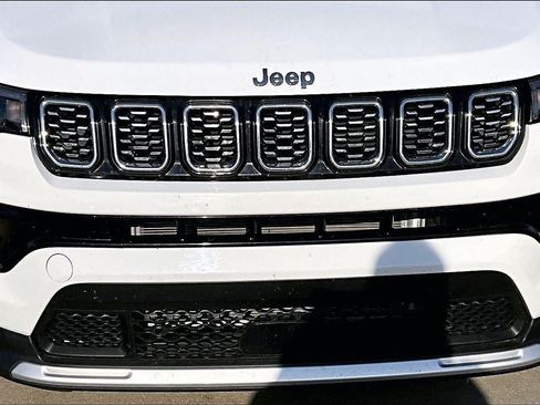 Used 2025 Jeep Compass Limited AWD/4WD image 34