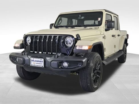 Used 2022 Jeep Gladiator Sport AWD/4WD image 3