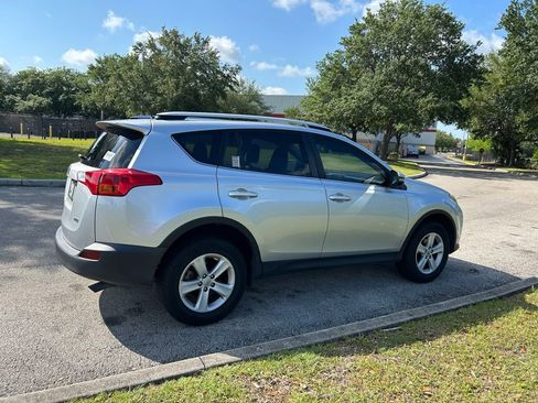 Used 2013 Toyota RAV4 XLE FWD image 5