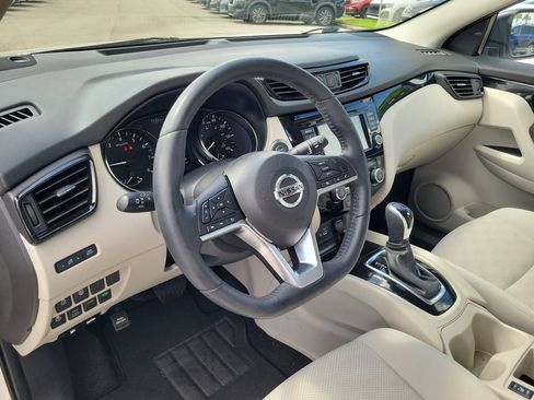 Used 2020 Nissan Rogue Sport SV w/ All-Weather Package AWD/4WD image 18