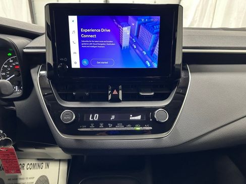 Used 2025 Toyota Corolla LE image 25