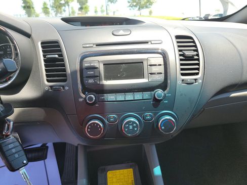 Used 2017 Kia Forte LX image 16