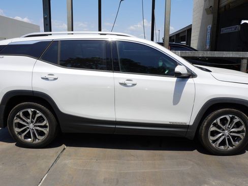 Used 2020 GMC Terrain SLT w/ Preferred Package FWD image 4