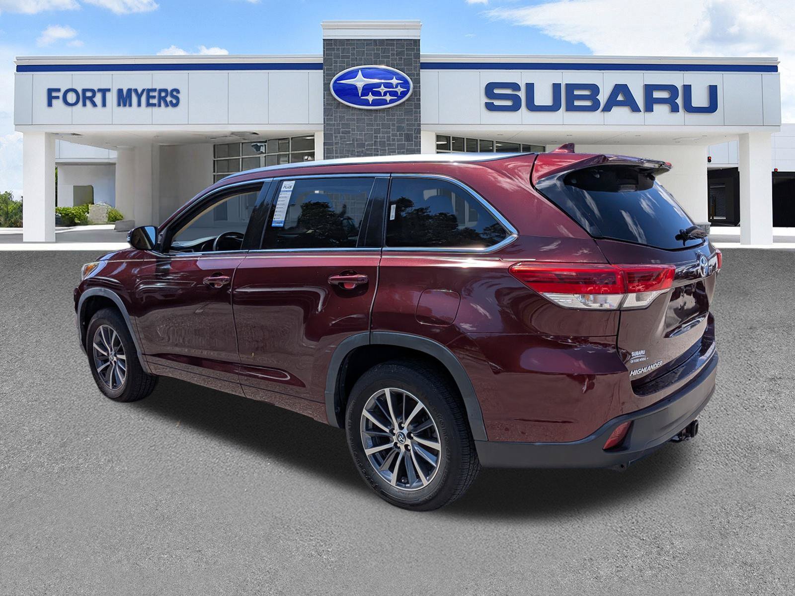 Used 2017 Toyota Highlander XLE FWD image 6