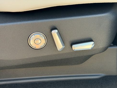 New 2026 Lincoln Navigator Reserve AWD/4WD image 13