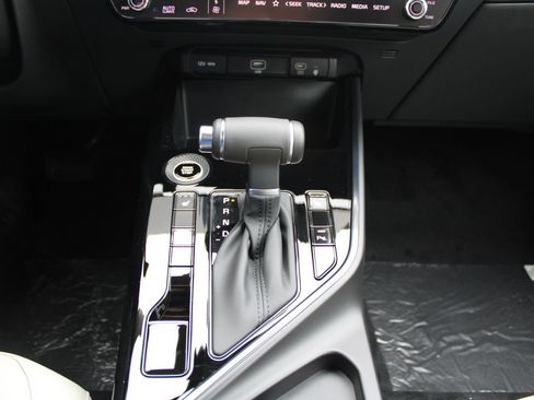 New 2026 Kia Niro EX FWD image 34