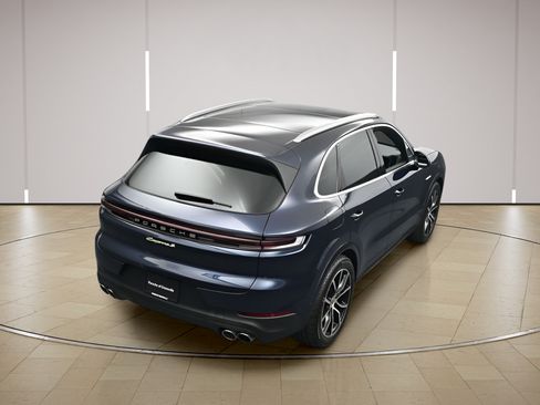 Certified 2025 Porsche Cayenne S AWD/4WD image 39