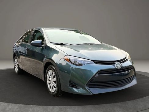 Used 2017 Toyota Corolla LE image 3