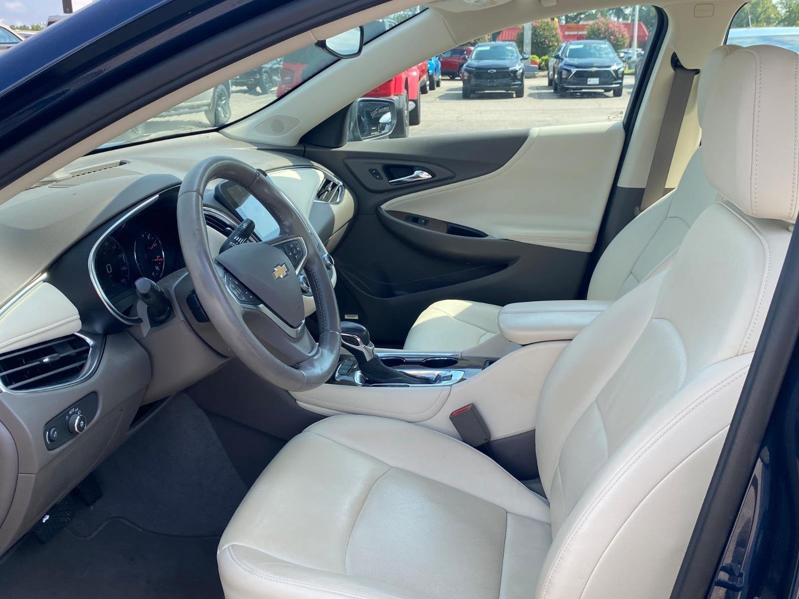 Used 2022 Chevrolet Malibu Premier FWD image 14