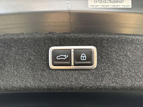 Used 2024 Genesis G80 image 33