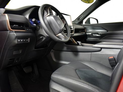 Used 2025 Toyota Grand Highlander AWD Hybrid image 17
