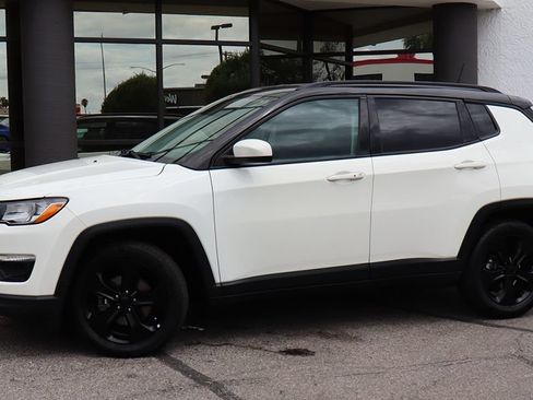 Used 2019 Jeep Compass Latitude FWD image 4