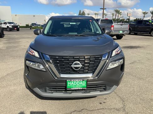 Used 2023 Nissan Rogue SV image 2