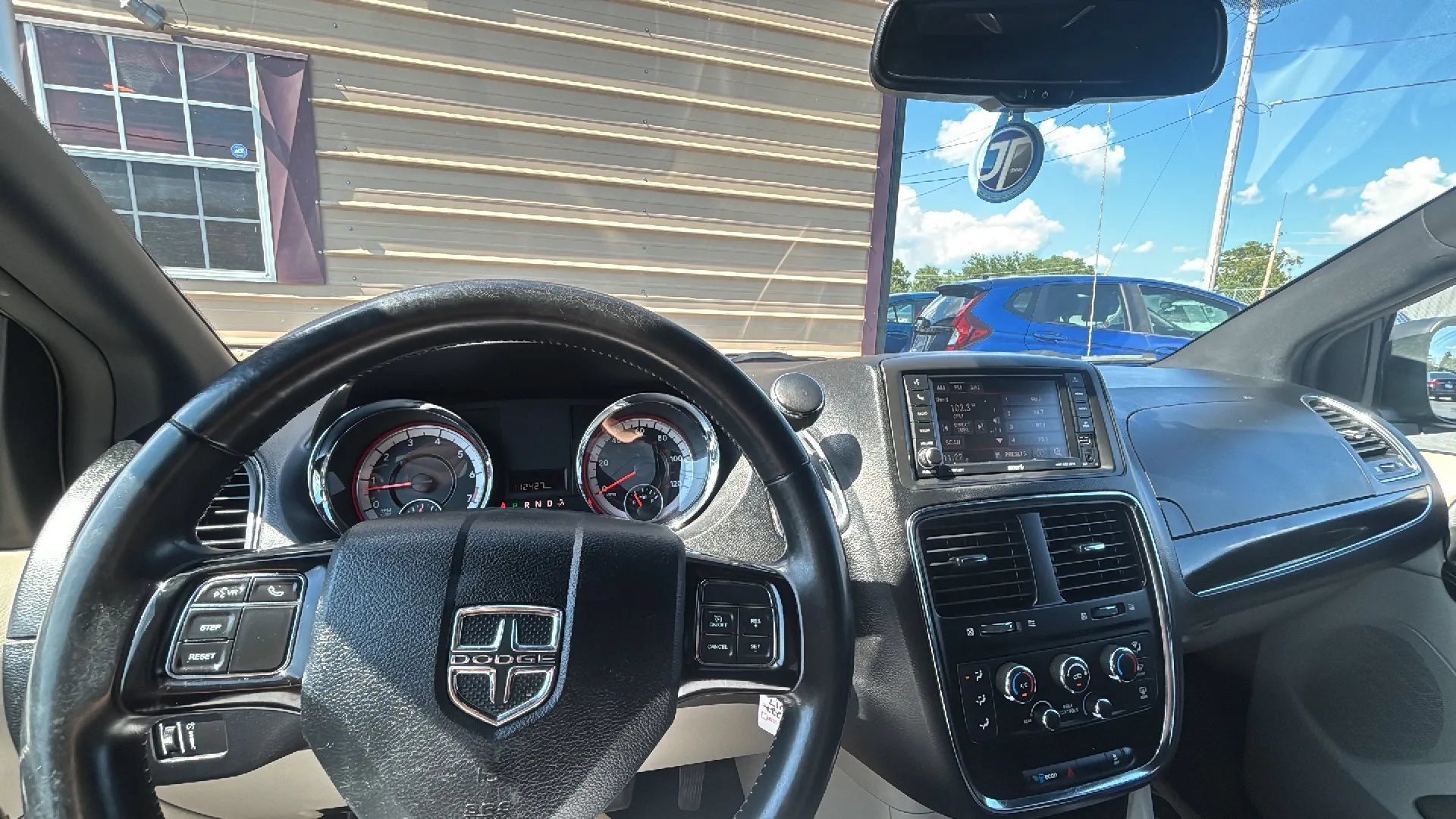 Used 2017 Dodge Grand Caravan SXT FWD image 31