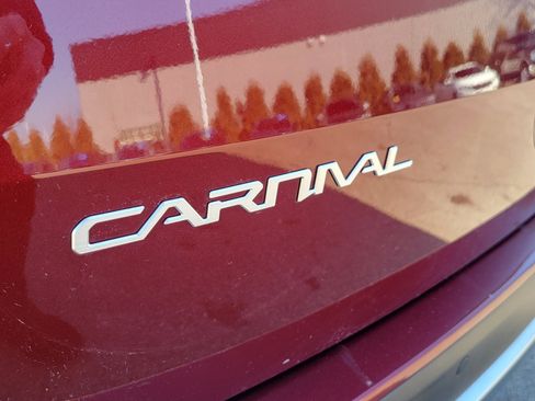 Used 2024 Kia Carnival SX Prestige image 7