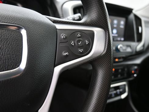 Used 2024 GMC Terrain SLE image 28