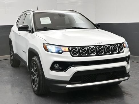Used 2025 Jeep Compass Limited AWD/4WD image 2