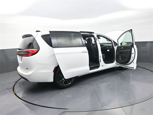 New 2026 Chrysler Pacifica Select image 31