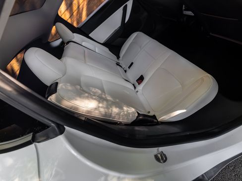 Used 2020 Tesla Model Y Long Range AWD/4WD image 19