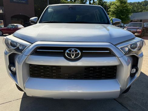 Used 2021 Toyota 4Runner SR5 Premium w/ Moonroof Package RWD image 8
