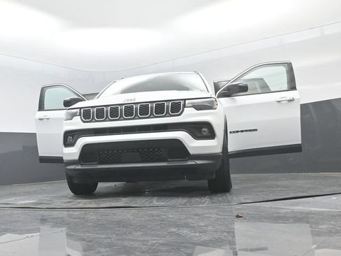 Used 2024 Jeep Compass Latitude AWD/4WD image 29