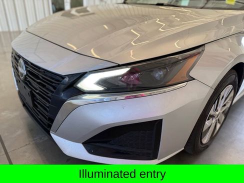 Used 2024 Nissan Altima 2.5 S FWD image 13