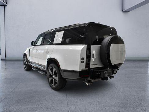Used 2025 Land Rover Defender 130 V8 AWD/4WD image 4