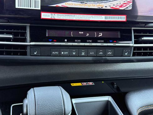 Used 2025 Toyota Sienna XLE Woodland Edition AWD/4WD image 25