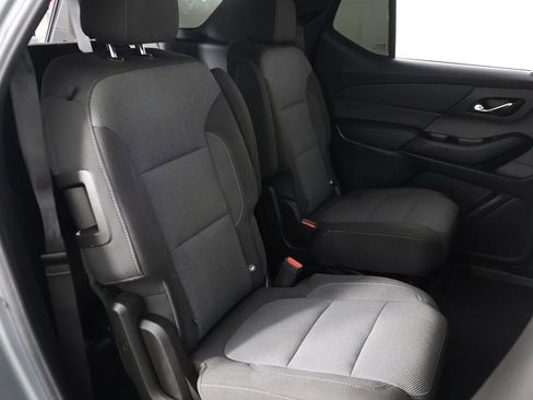 Used 2023 Chevrolet Traverse LT image 32