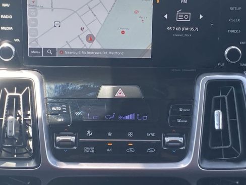 Used 2023 Kia Sorento EX AWD/4WD image 19