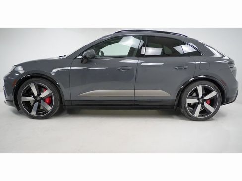 New 2025 Porsche Macan Turbo Electric image 2