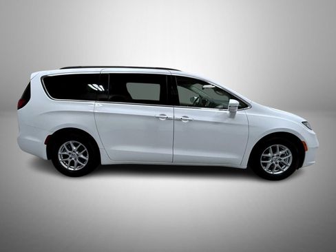 Used 2022 Chrysler Pacifica Touring-L FWD image 4
