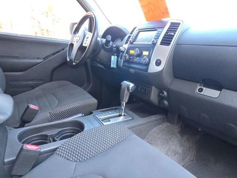 Used 2018 Nissan Frontier PRO-4X image 18