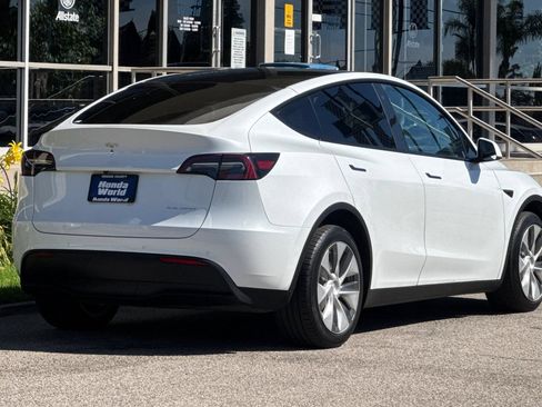 Used 2021 Tesla Model Y Long Range AWD/4WD image 5