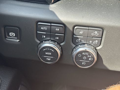 Used 2024 GMC Sierra 1500 Denali w/ Technology Package AWD/4WD image 18