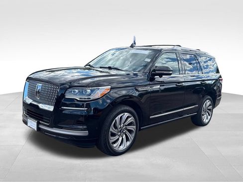Certified 2023 Lincoln Navigator Reserve AWD/4WD image 4