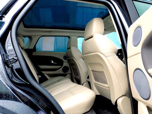 Used 2016 Land Rover Range Rover Evoque SE Premium image 18