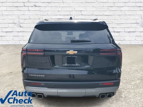 Certified 2025 Chevrolet Traverse LT FWD image 3
