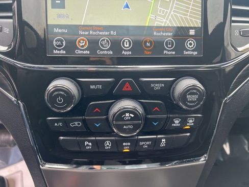 Used 2022 Jeep Grand Cherokee Limited image 31