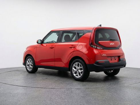 Used 2025 Kia Soul LX w/ LX Technology Package image 6