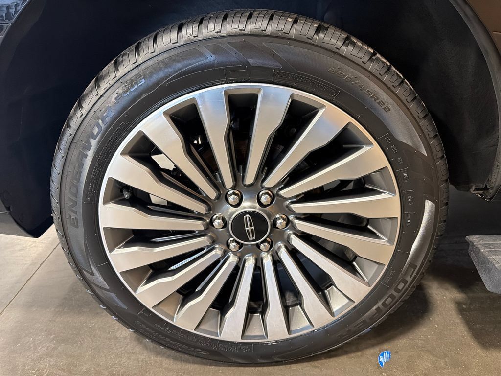 Used 2018 Lincoln Navigator Reserve w/ Technology Package AWD/4WD image 22